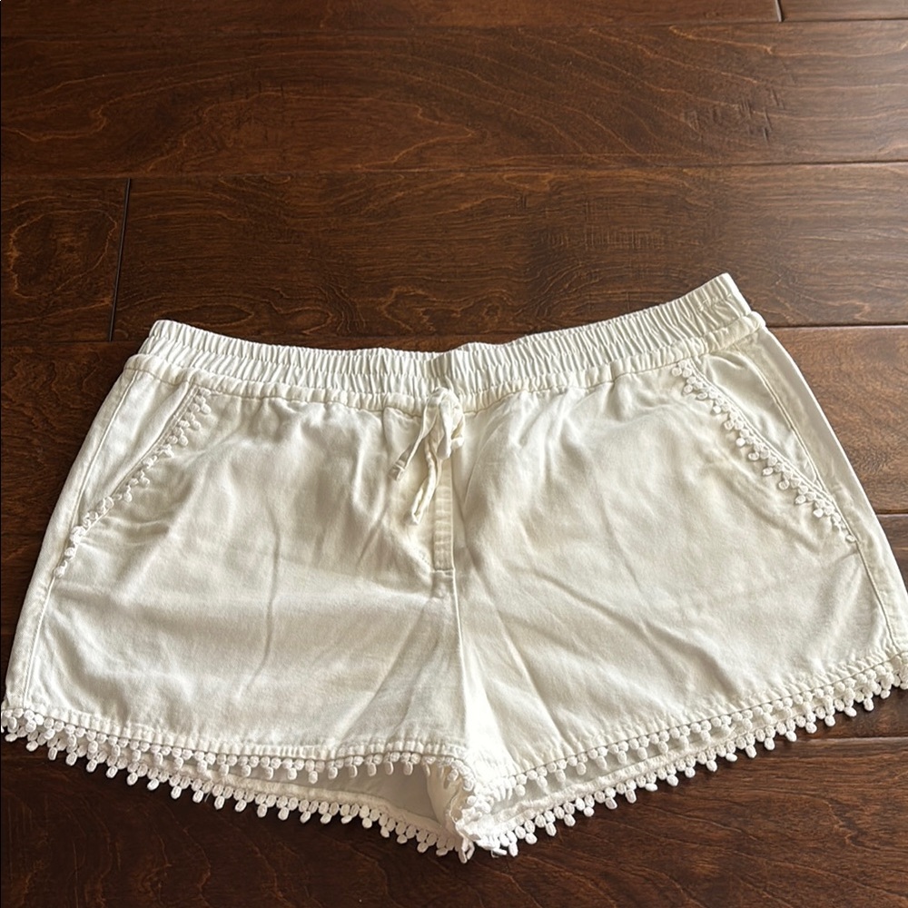 Loft Women’s Medium White Pom Pom Trim Shorts